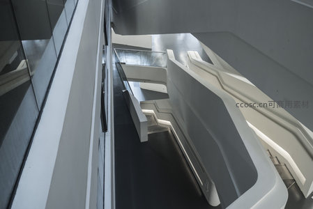 现代建筑内部流线型楼梯设计