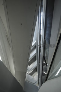 垂直视角下的建筑内部结构解构