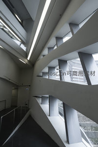 螺旋楼梯间的未来主义空间构图