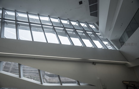 通透天窗下的建筑结构美学