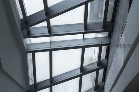 通透天窗下的建筑空间感