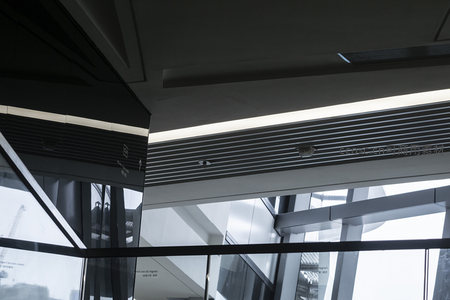 科技感吊顶与线性照明设计