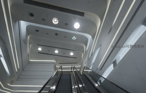 现代建筑内部流线型设计与光影艺术