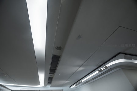 现代建筑天花板的光影艺术设计