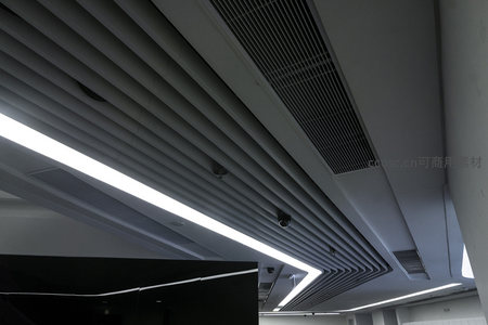 极简主义天花板设计中的光与影