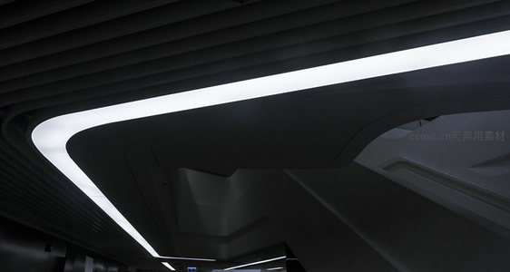 未来感天花板设计中的曲线与光效