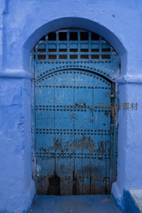 蓝色古城门扉，岁月斑驳的异域风情