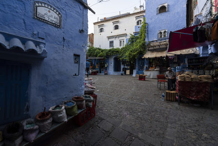 市集广场与蓝墙商铺