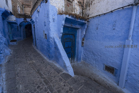 蓝色迷宫巷道，石阶蜿蜒古韵悠长