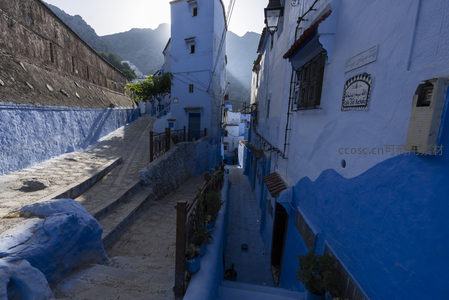 蓝色小镇的蜿蜒石阶小巷