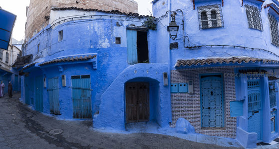 蓝色迷宫：舍夫沙万古城的静谧街巷