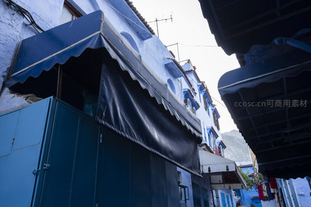 从巷道仰望：舍夫沙万的天空与屋檐