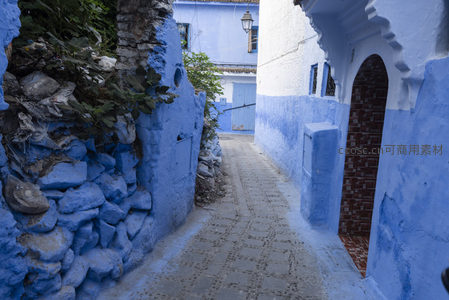 蓝墙石径幽深巷，舍夫沙万角落的静谧时光