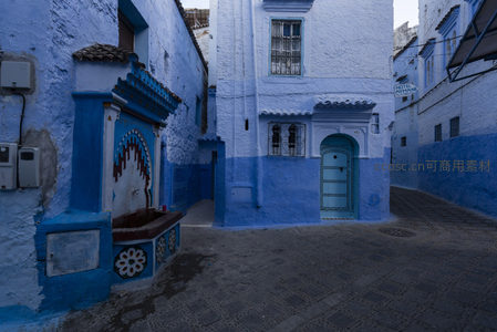 蓝色迷宫：舍夫沙万的静谧巷道