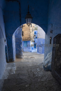 拱门下的舍夫沙万蓝色世界