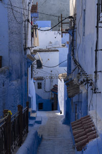 俯瞰蓝色迷宫般的街巷