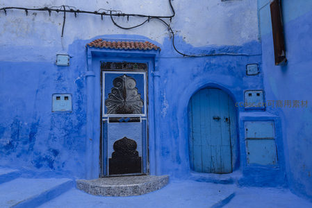 精雕细琢的蓝色大门，舍夫沙万的手工艺之美