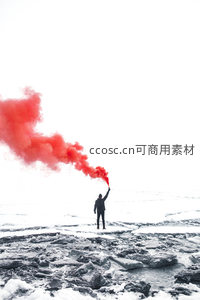 雪地孤影举红烟，壮阔苍茫