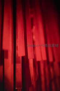 红色丝带垂落光影