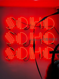 霓虹灯艺术装置特写