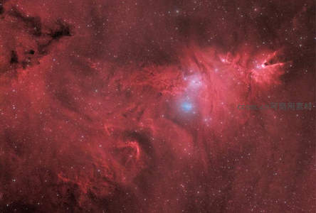 深空红色星云与璀璨星辰