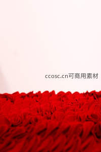 鲜艳红色褶皱布料特写纹理