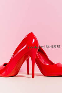 亮面红高跟鞋优雅特写