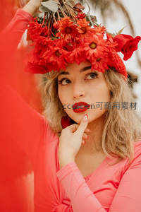 花环少女沉思瞬间定格