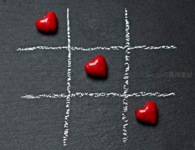 爱心棋盘黑白间，浪漫游戏诉衷情