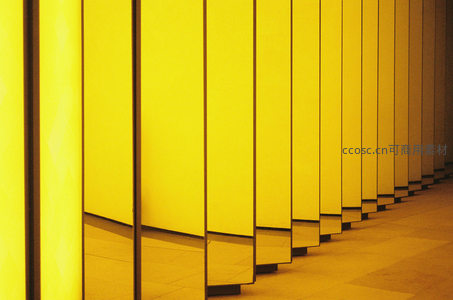 黄色竖条光影走廊艺术设计