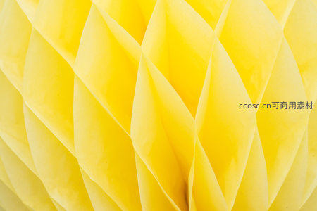 蜂窝状黄色纸艺装饰特写