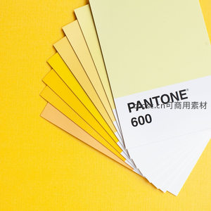 潘通色卡扇形展开，黄色系渐变展示