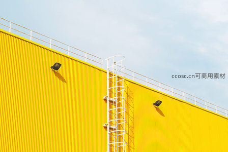 工业厂房黄色外墙航拍