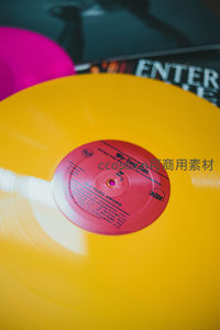 明黄黑胶唱片特写 Wu-Tang Clan