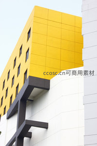 现代建筑的黄色几何立面