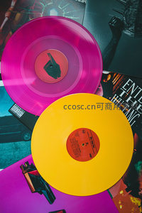 彩色黑胶唱片与专辑封面