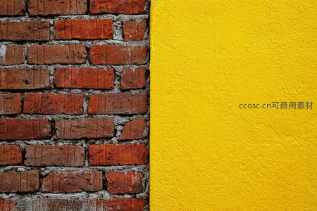 红砖墙与明黄墙面的对比