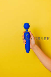 蓝色手持按摩器特写