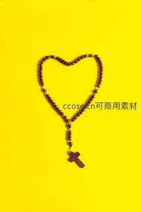 心形念珠与十字架的静谧