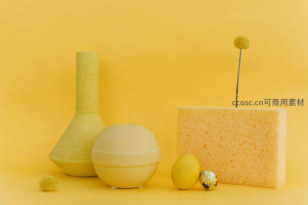 黄色系静物组合：花瓶浴球海绵与彩蛋