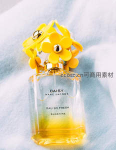 雏菊香水瓶身绽放如春日花朵般明媚