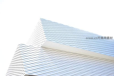 现代建筑几何线条，金属质感外墙特写