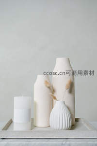 奶油色陶瓷花瓶组合，静谧桌面摆设