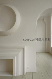 极简主义室内空间中的弧形与层叠设计