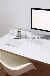 极简白色办公桌整洁有序