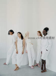 五位模特白色时尚造型