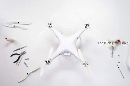 白色无人机及配件平铺展示图