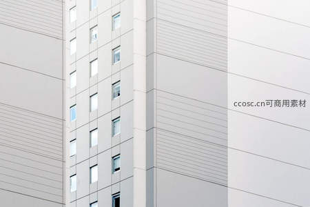 现代建筑外墙几何线条与窗户细节