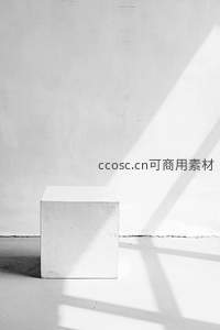 光影交错下的极简主义白立方体