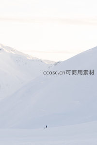 雪域高原上渺小行者与壮丽山河